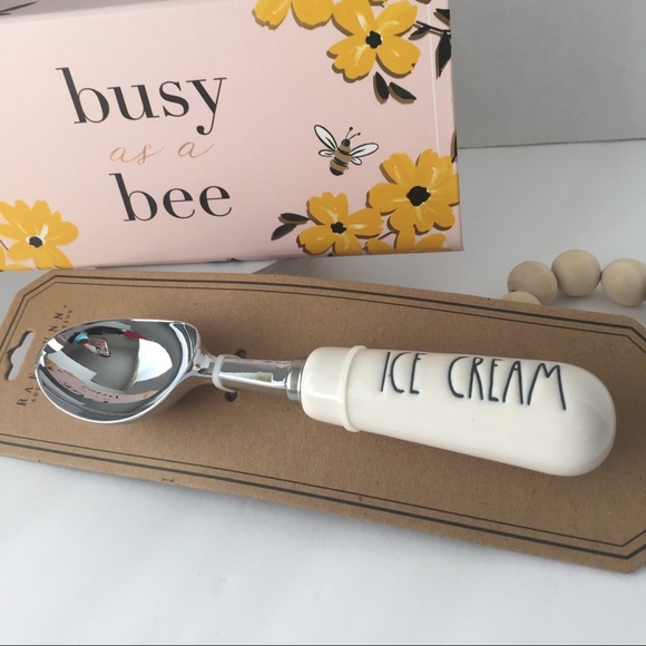 Rae Dunn Accessories - Rae Dunn ice cream scoop